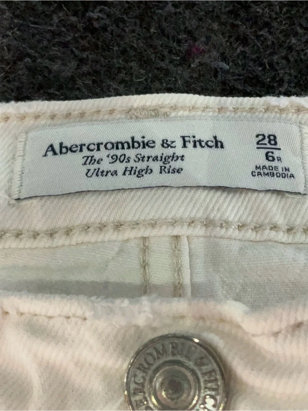 Abercrombie & Fitch Wide Leg High-Rise Jeans in Off-White - Picture 4 of 4